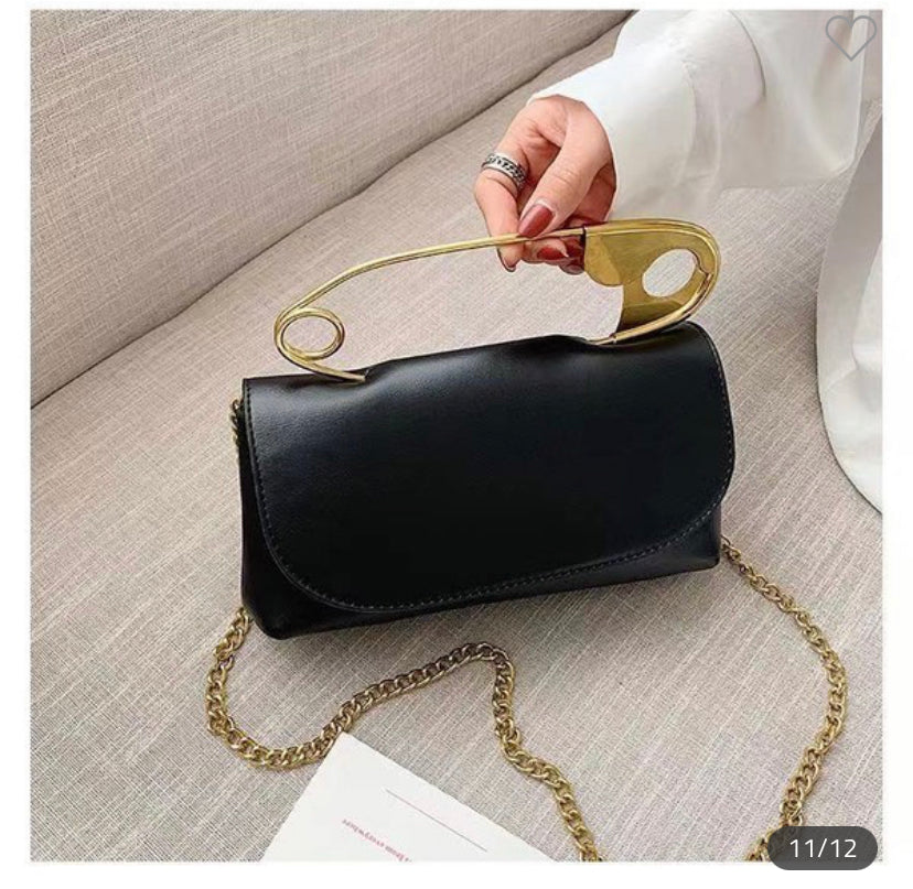 Pinned purse black